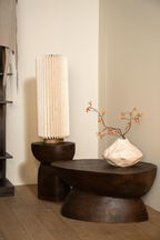 Table d'appoint en bois aux formes organiques