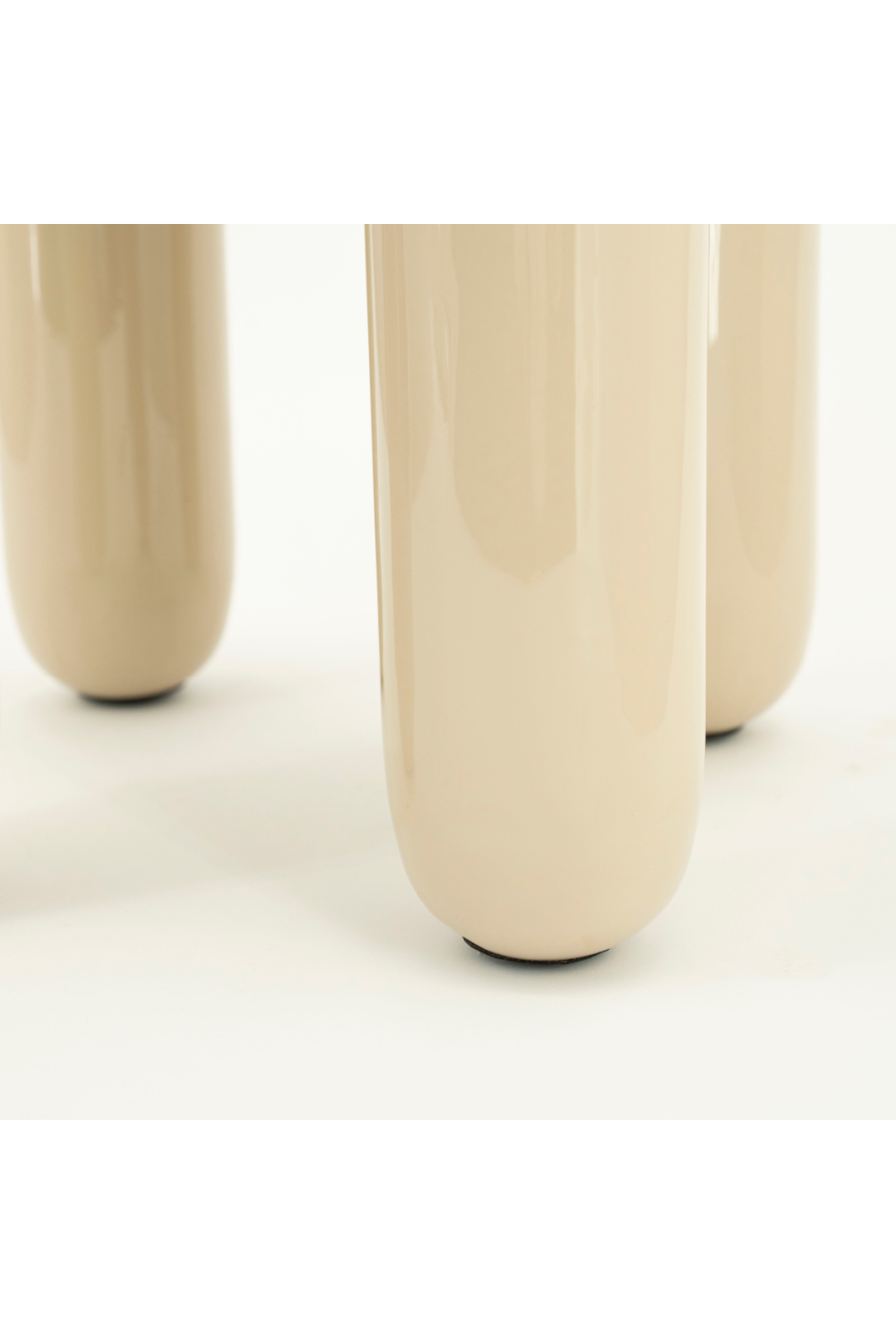 Table d'appoint ronde en fer laqué