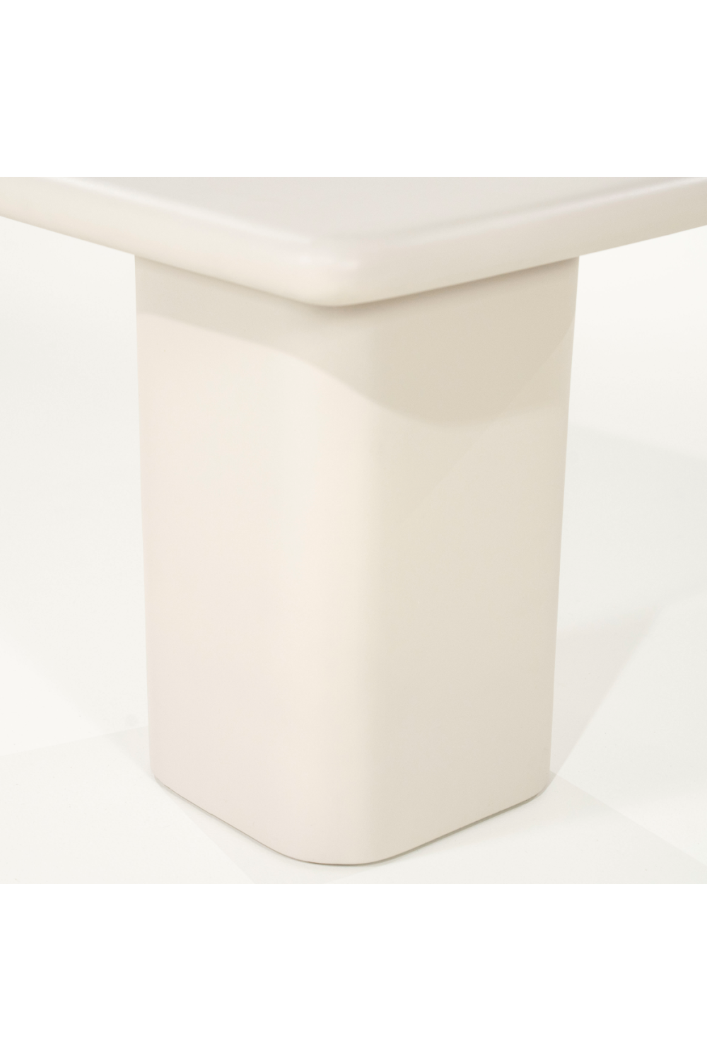 Table d'appoint en ciment laqué