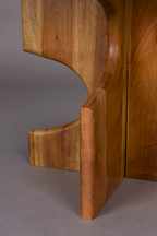 Table d'appoint en bois à base crantée