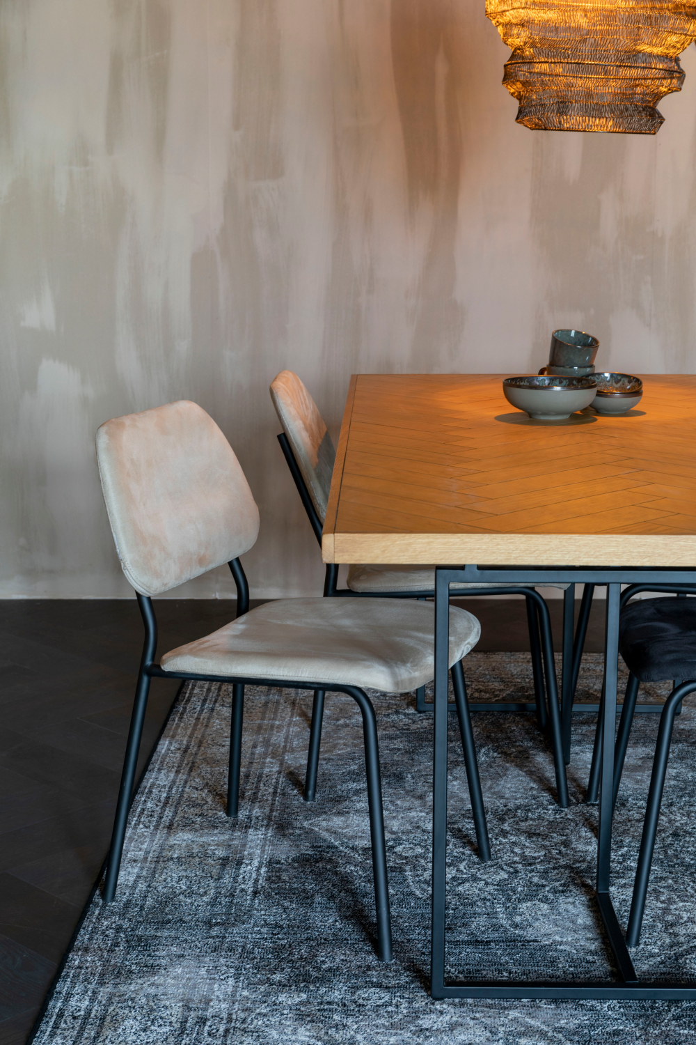 Table de salle à manger à chevrons en bois