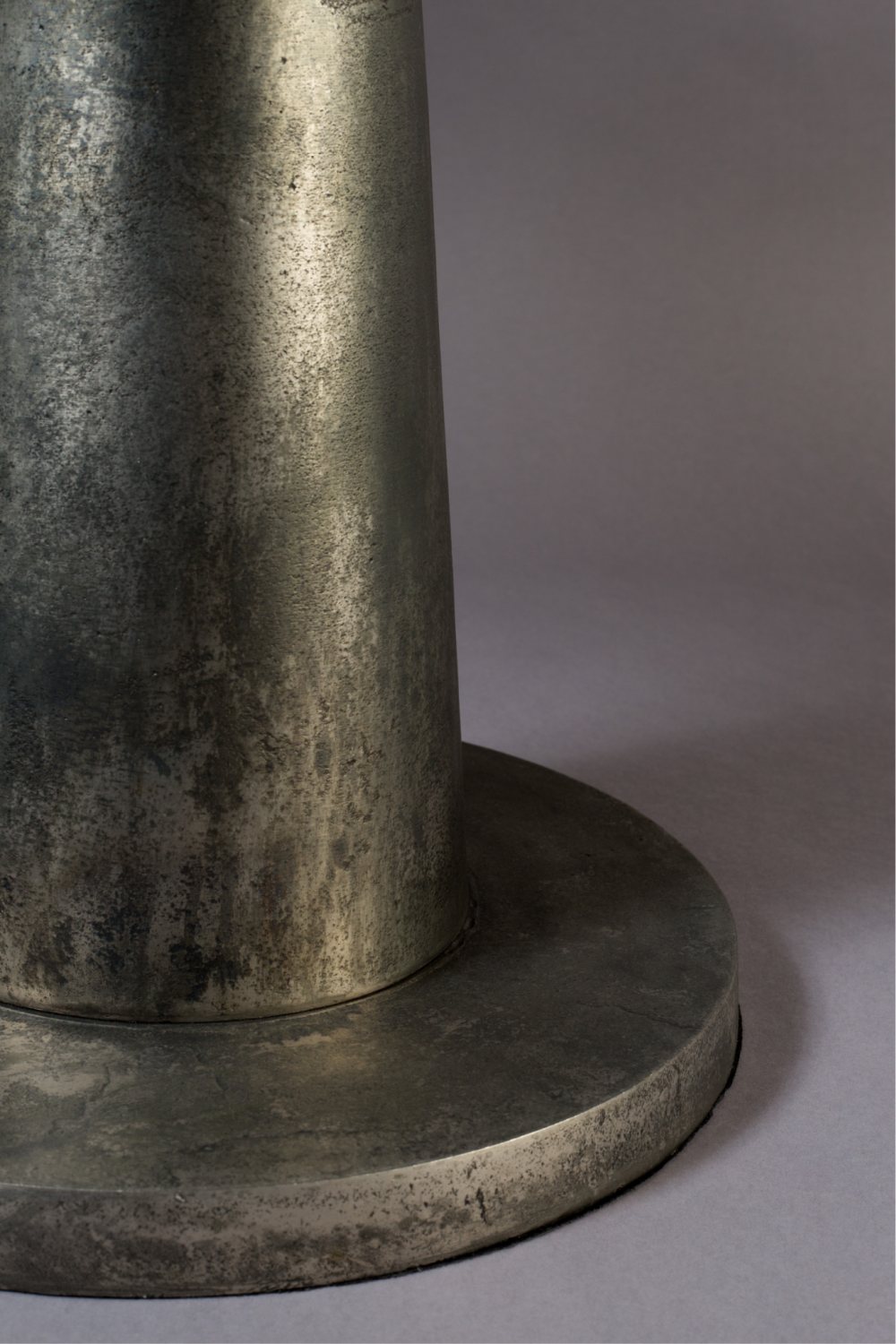 Table d'appoint ronde en argent avec piédestal