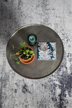 Table d'appoint ronde en argent avec piédestal