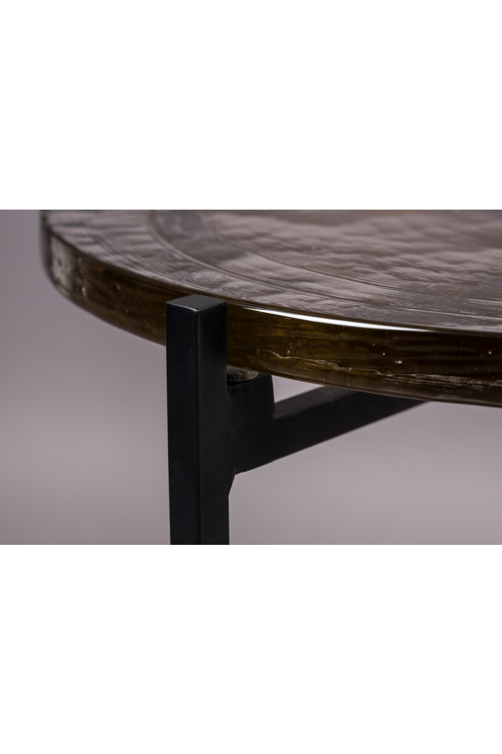 Table d'appoint en verre moulé