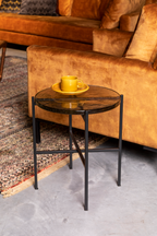 Table d'appoint en verre moulé
