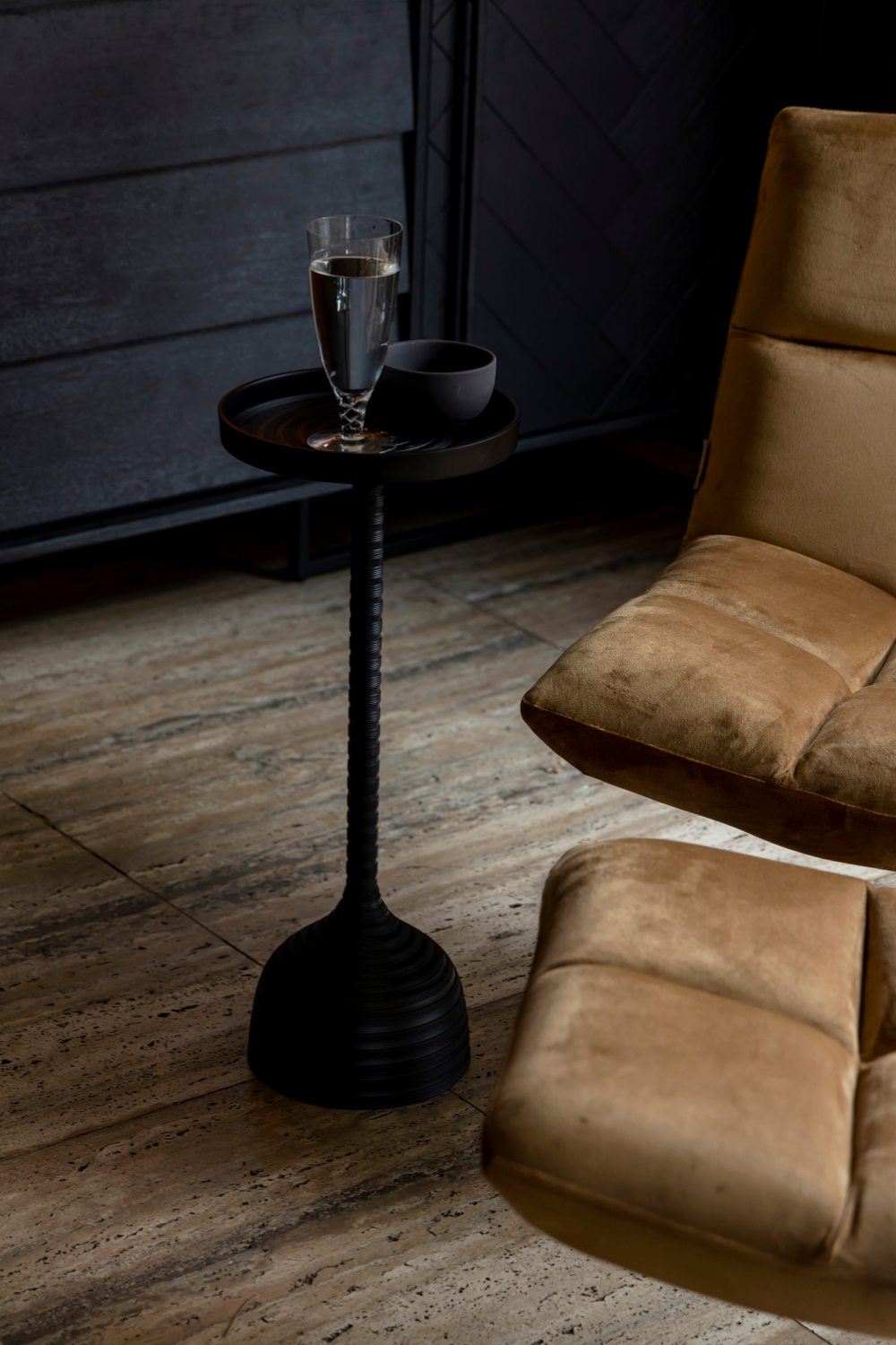 Table d'appoint sur pied en aluminium noir