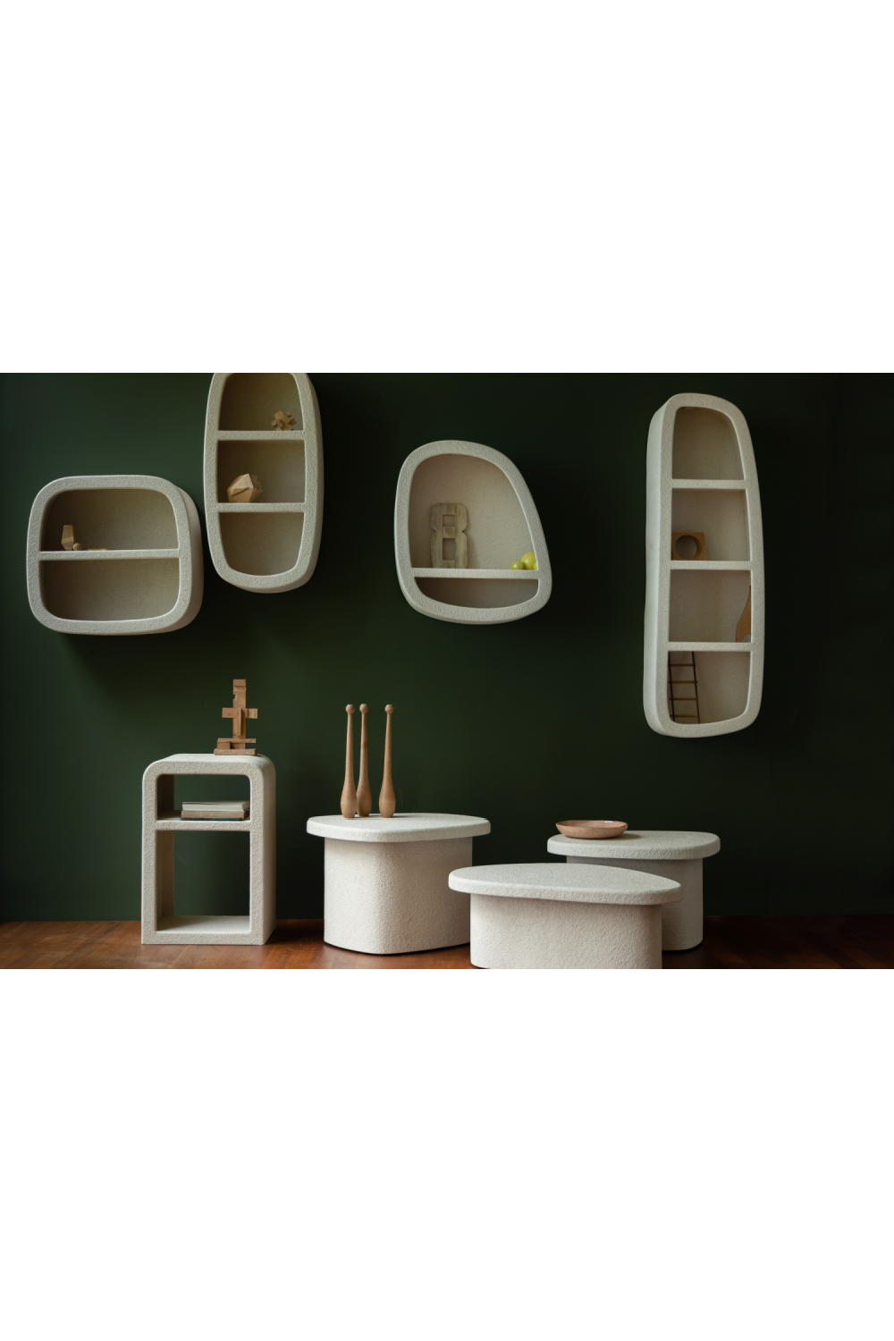 Table d'appoint beige aux formes organiques