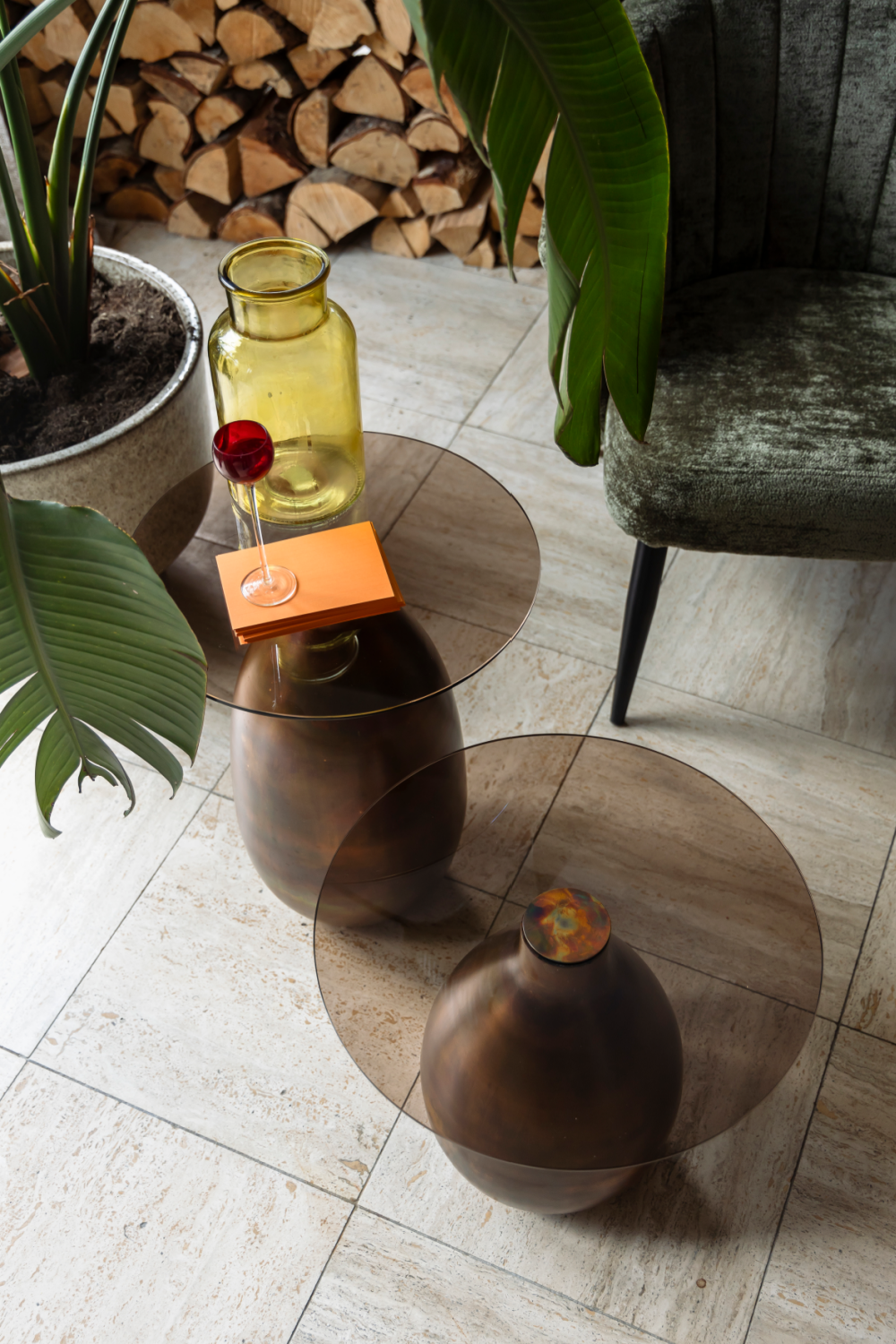 Lot de 2 tables d'appoint en verre brun