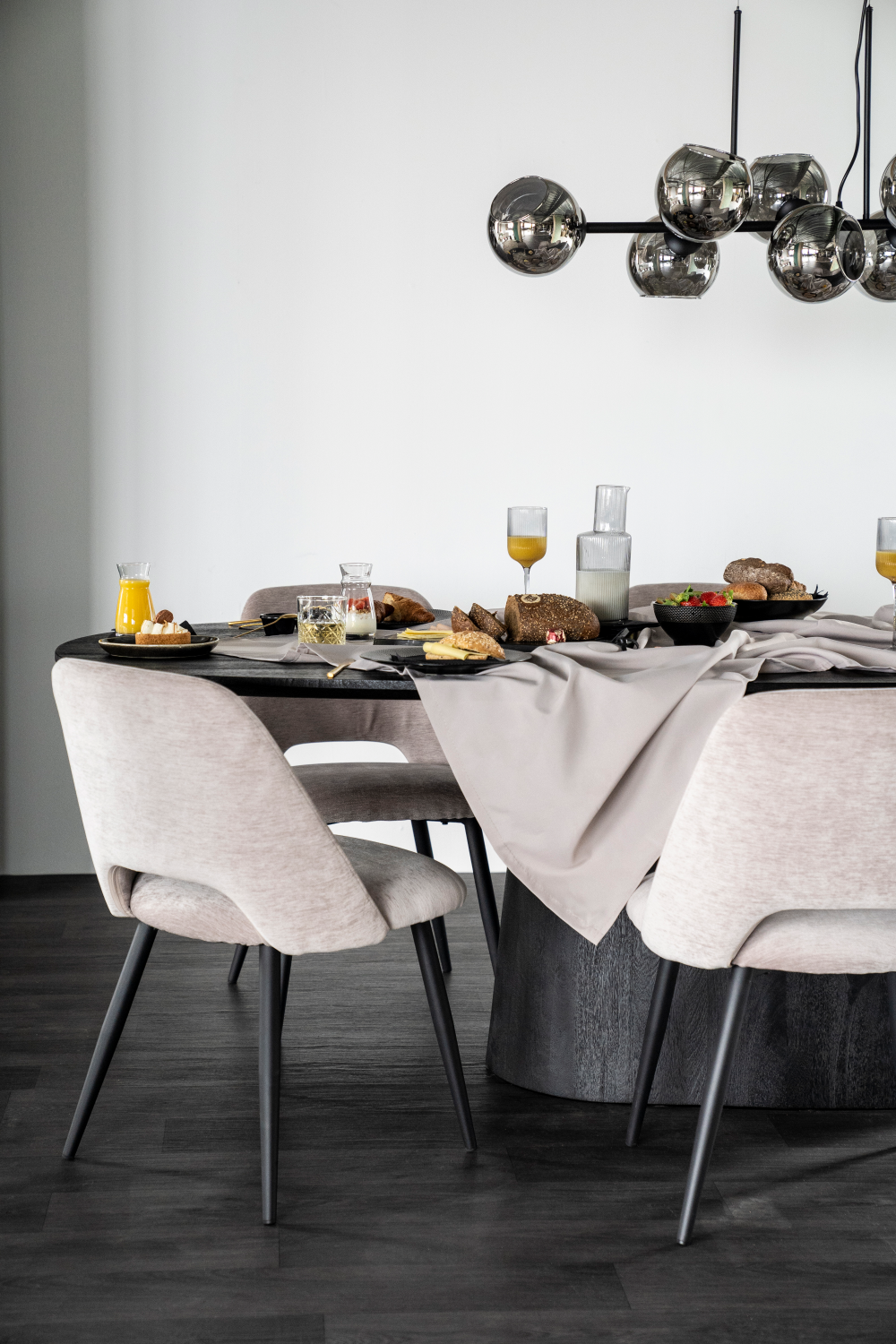 Table de salle à manger sur pied en bois de manguier L
