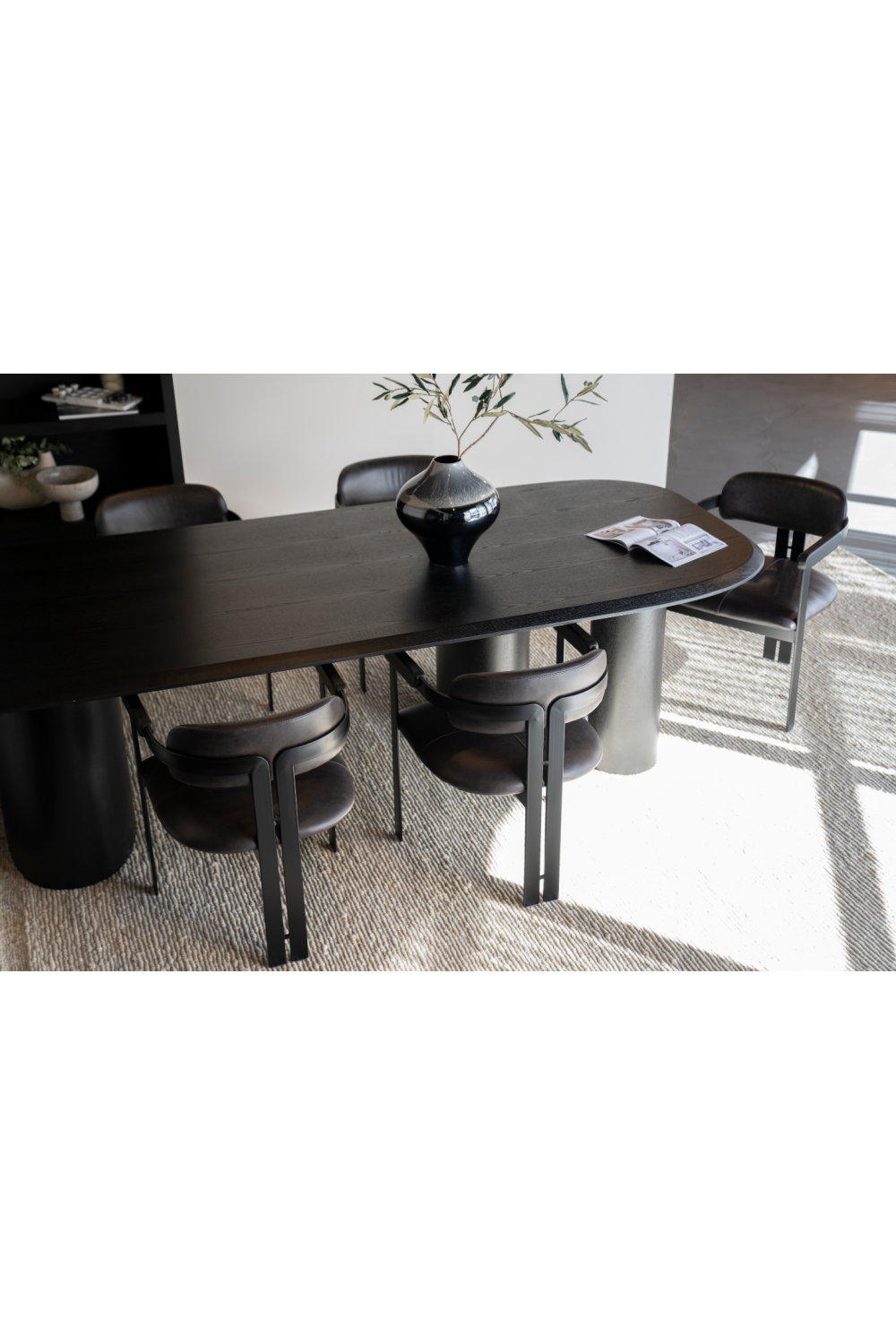 Table à manger en chêne noir