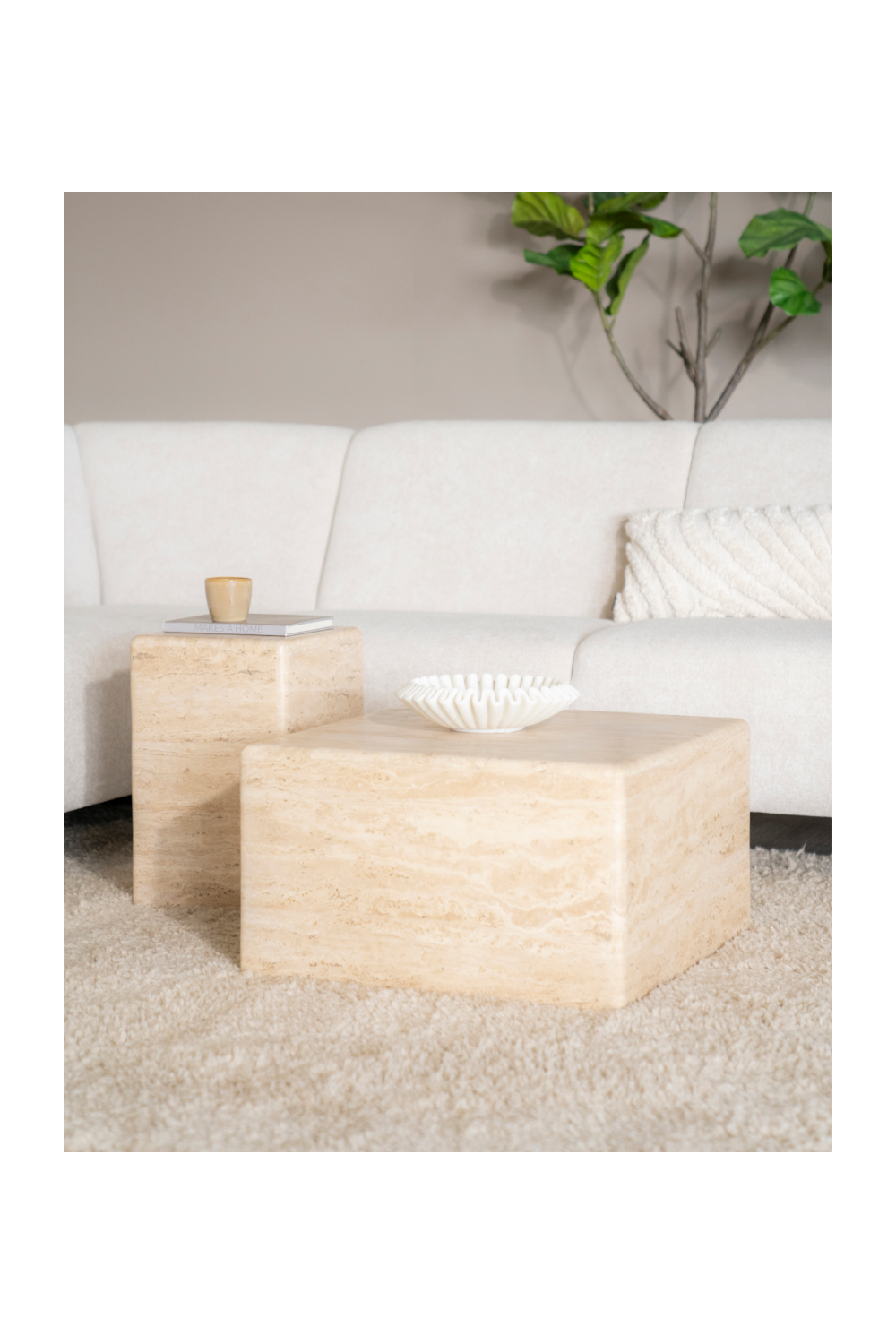 Table d'appoint carrée en travertin