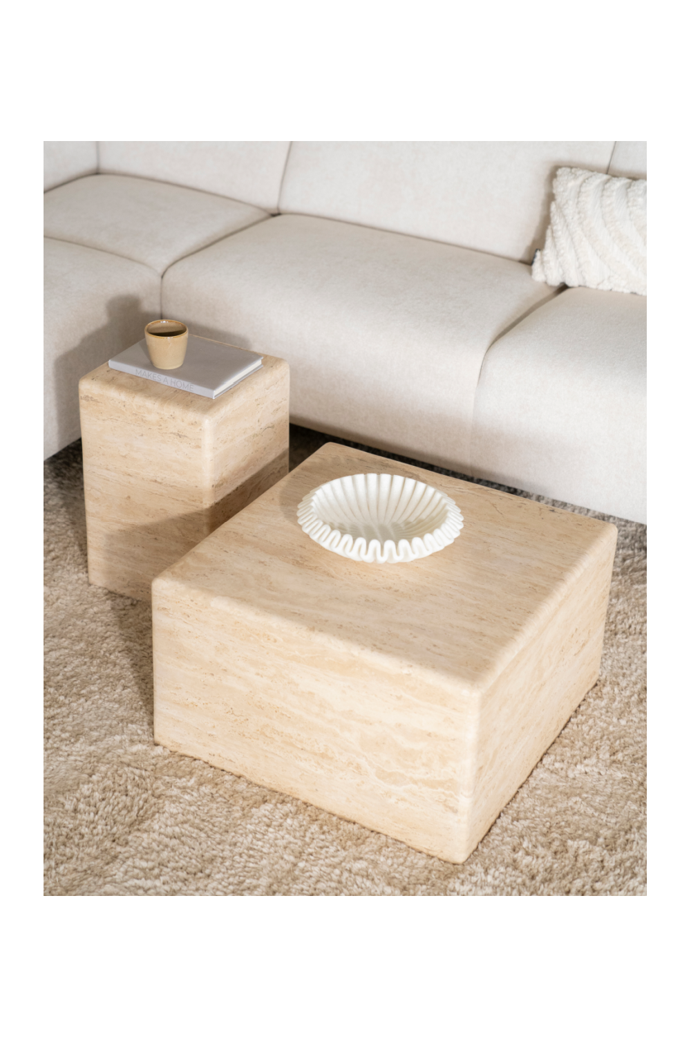 Table d'appoint carrée en travertin