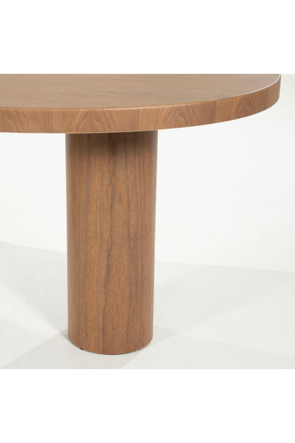 Table de salle à manger en noyer de forme organique