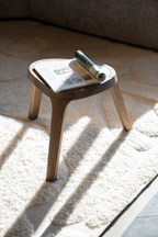 Table d'appoint triangulaire en marbre blanc