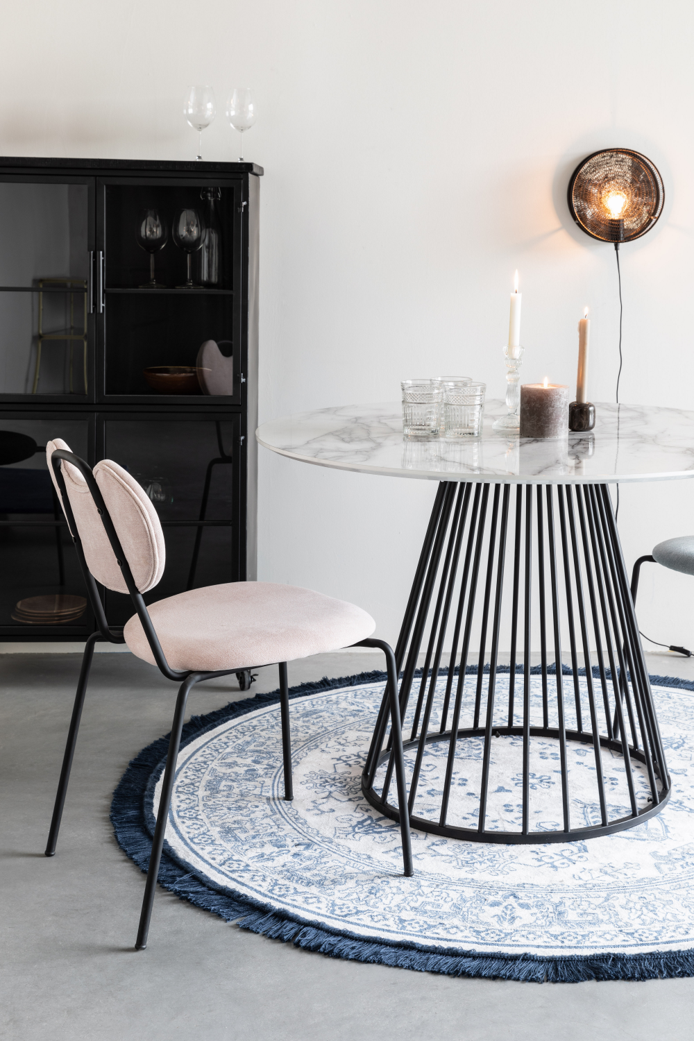 Table piédestal en marbre blanc