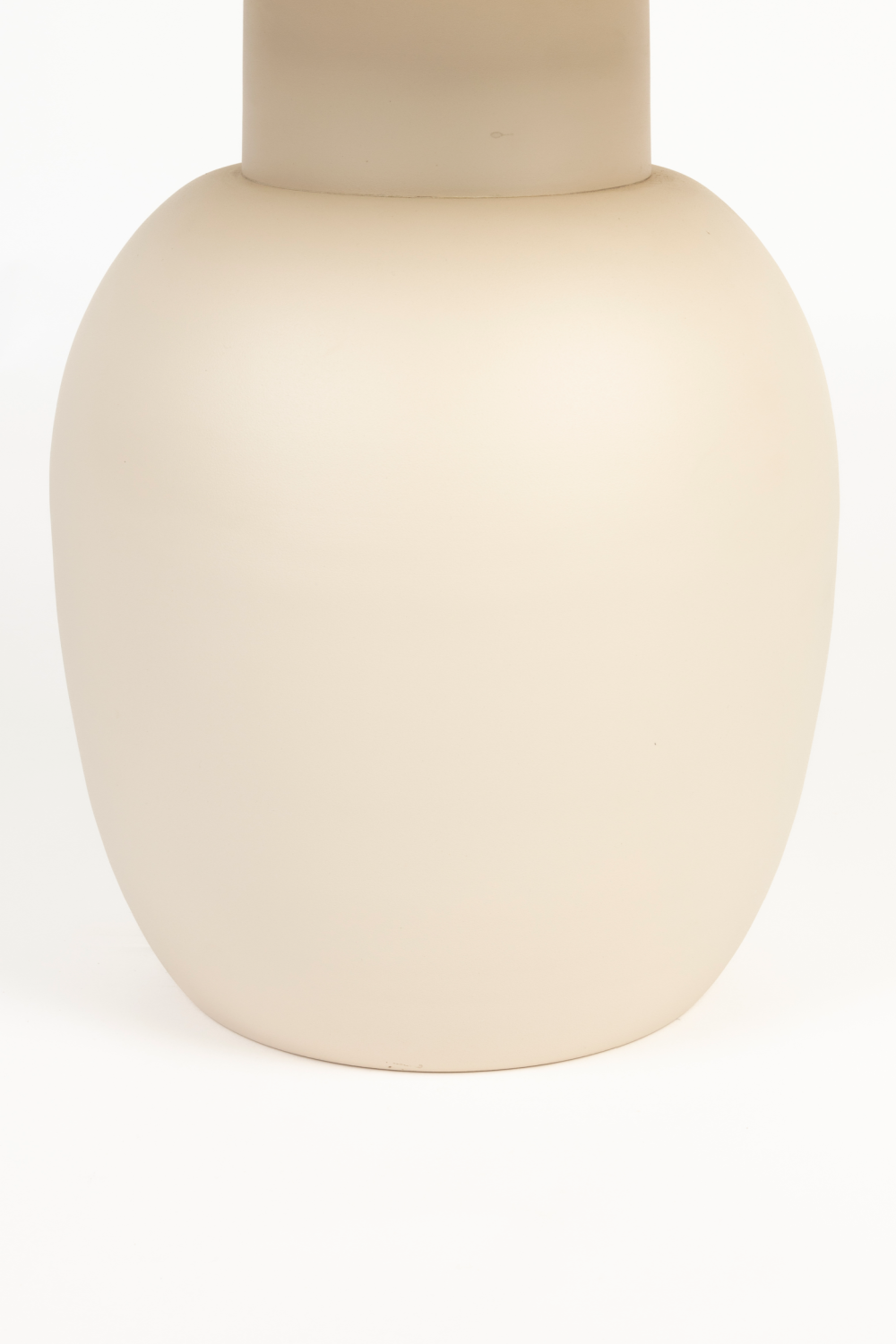 Table d'appoint moderne beige