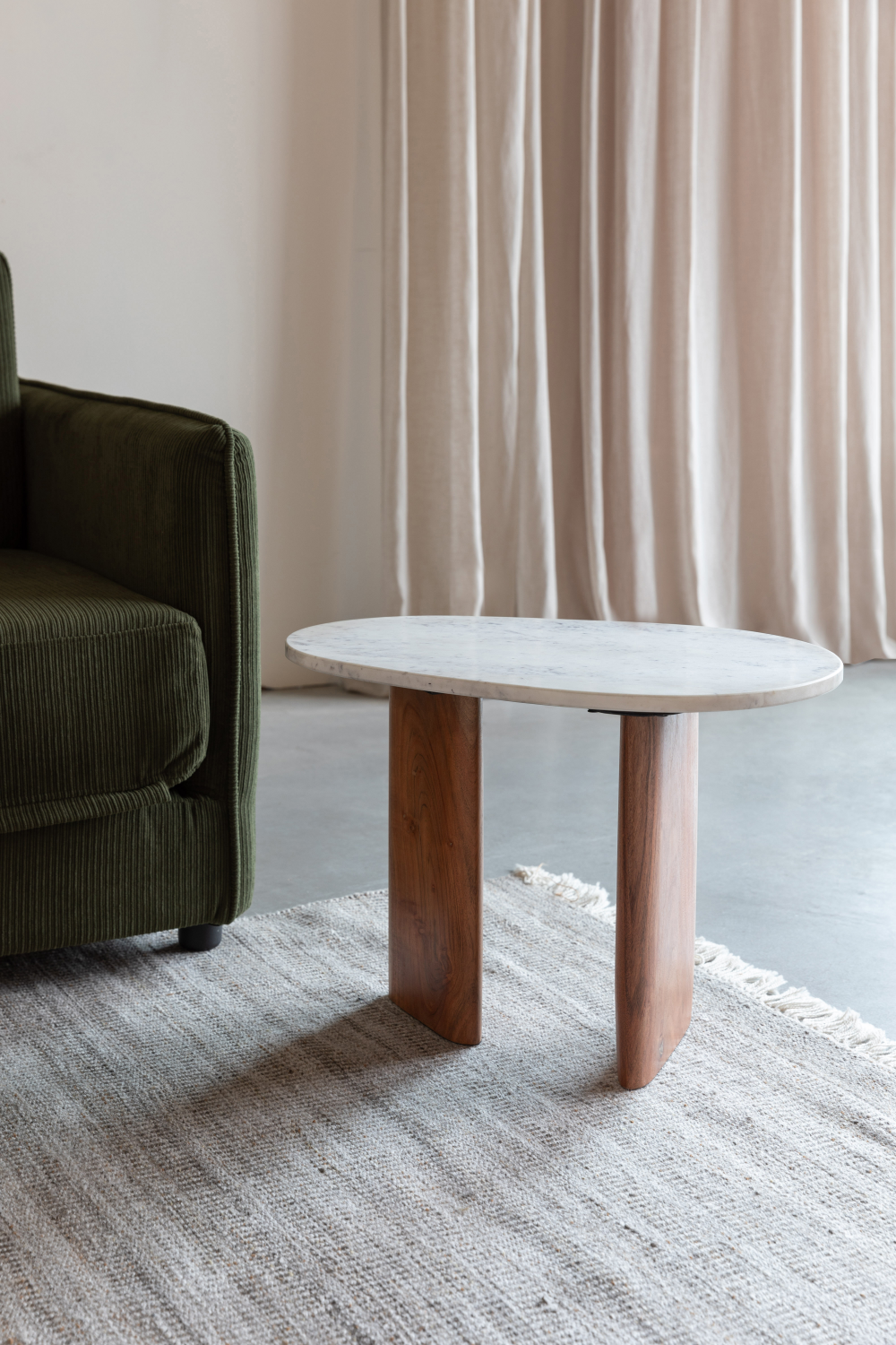 Table d'appoint en bois d'acacia