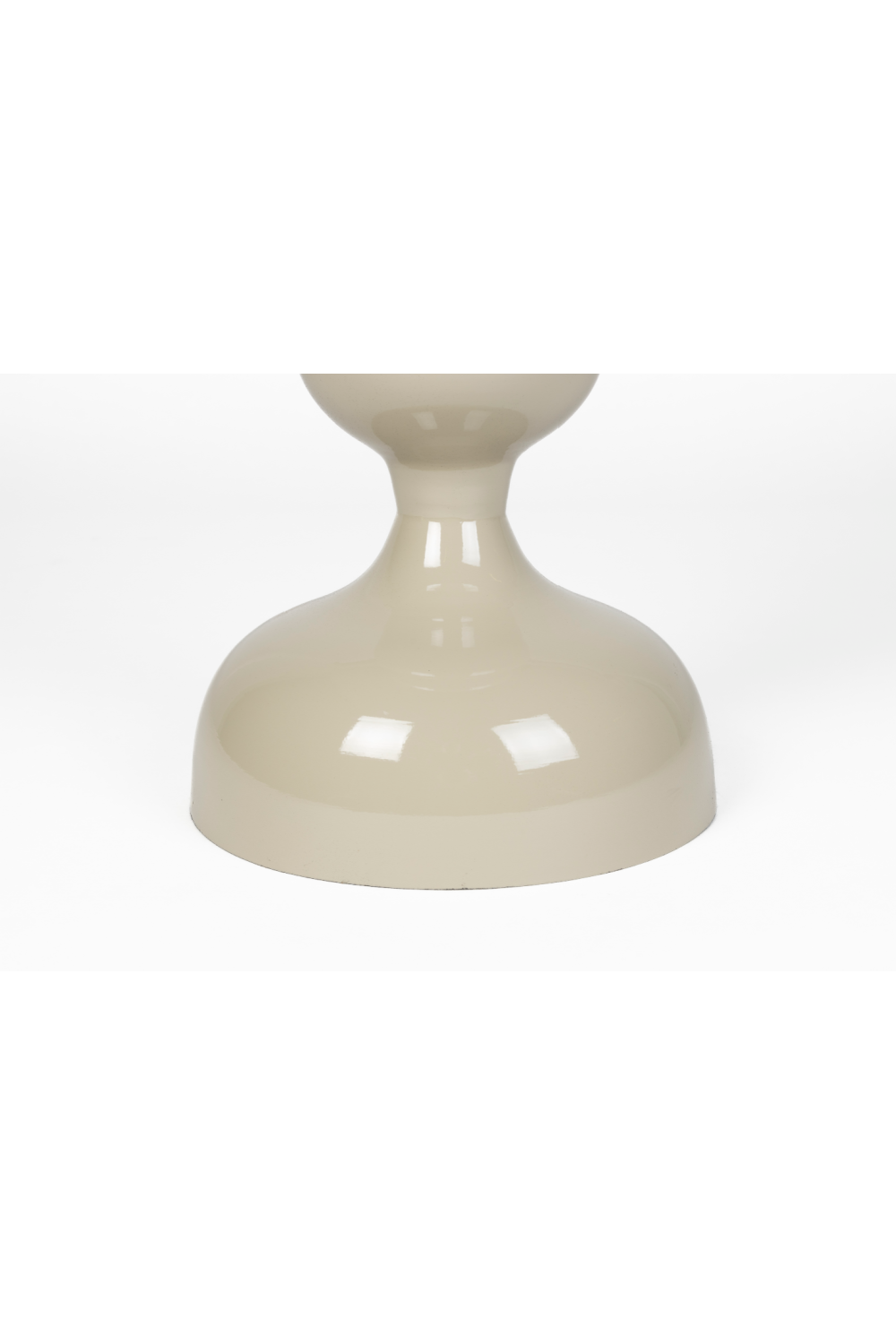 Table d'appoint en métal moderne