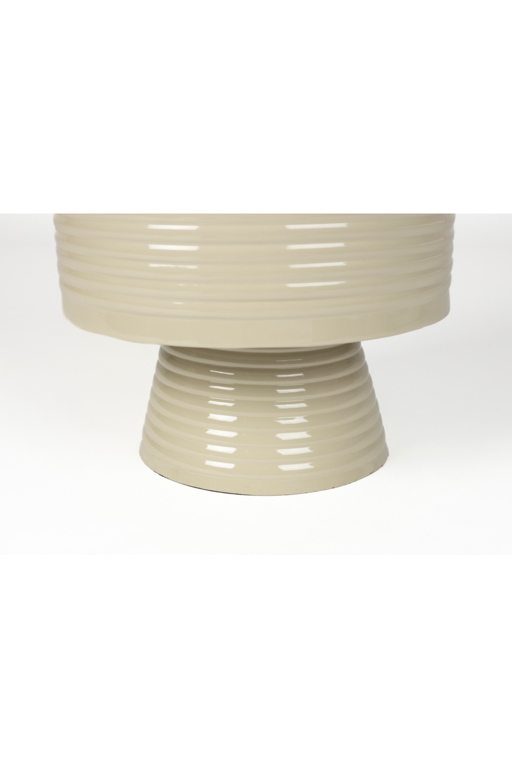 Table d'appoint en fer beige