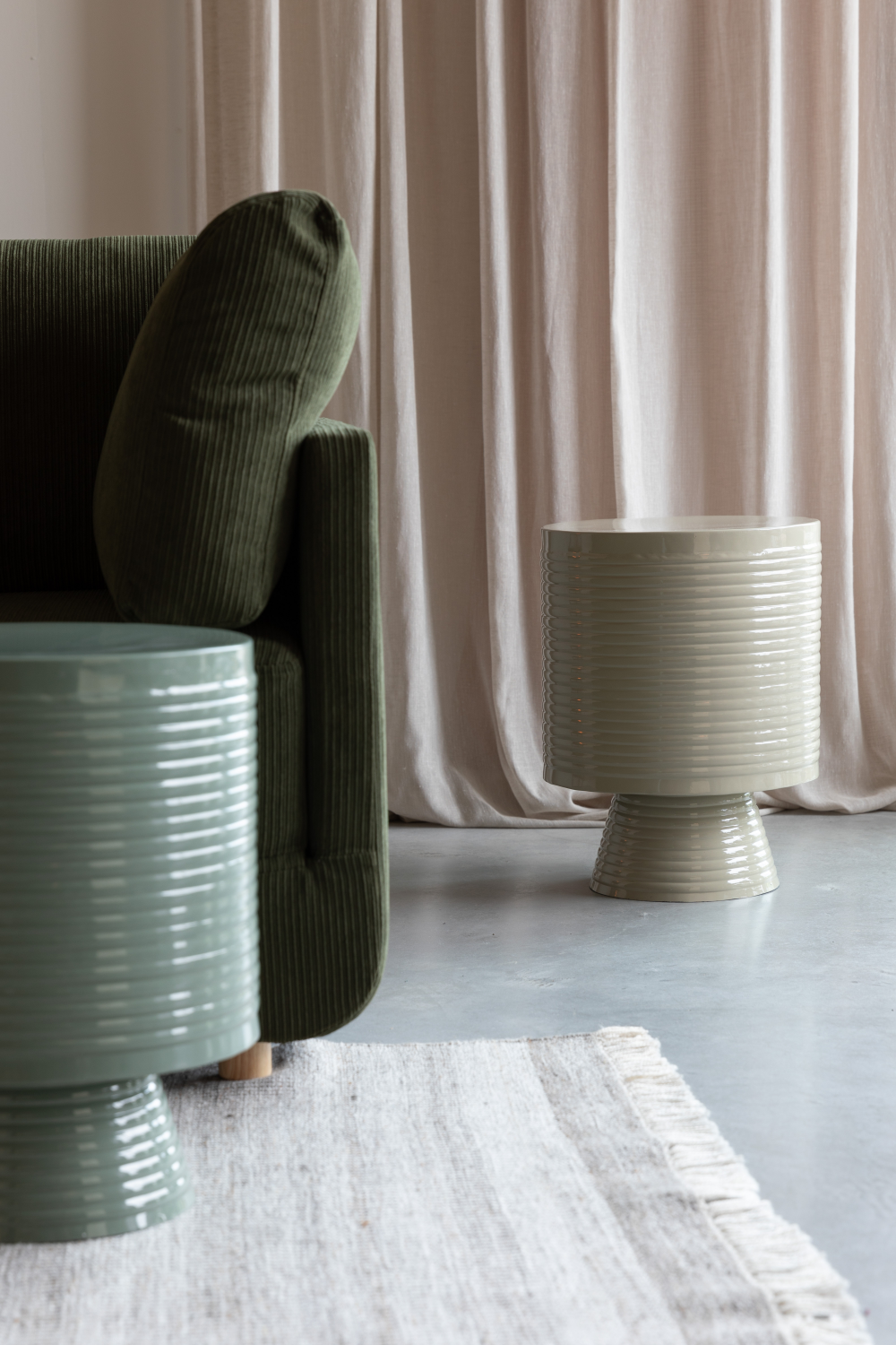 Table d'appoint en fer beige