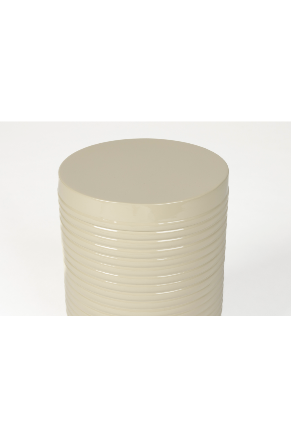 Table d'appoint en fer beige