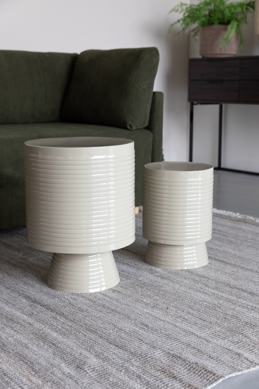 Table d'appoint en fer beige