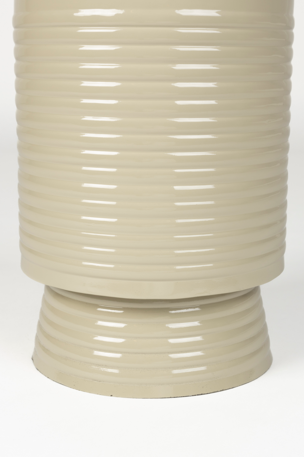Table d'appoint en fer beige