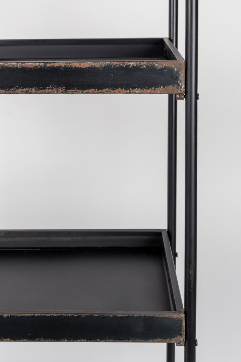 Vitrine noire en fer