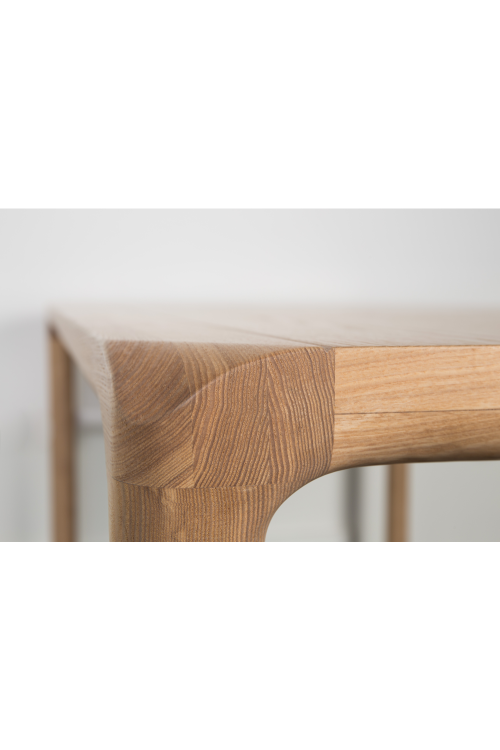 Table de salle à manger en bois laqué (P)