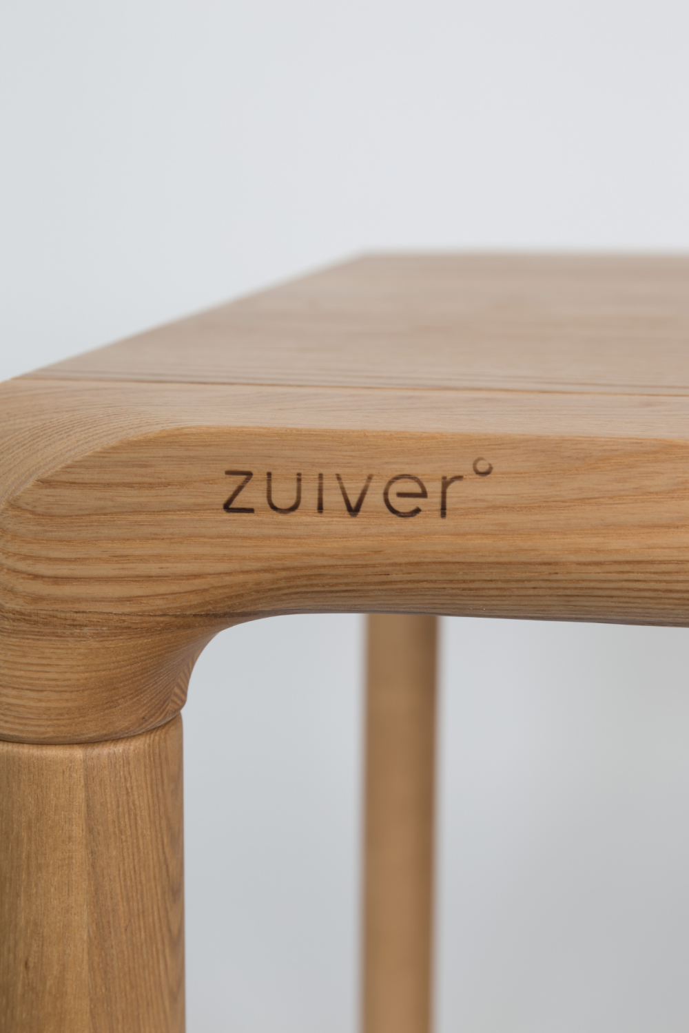 Table à manger en bois laqué (G)