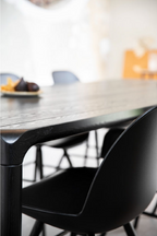 Table à manger en bois laqué (G)