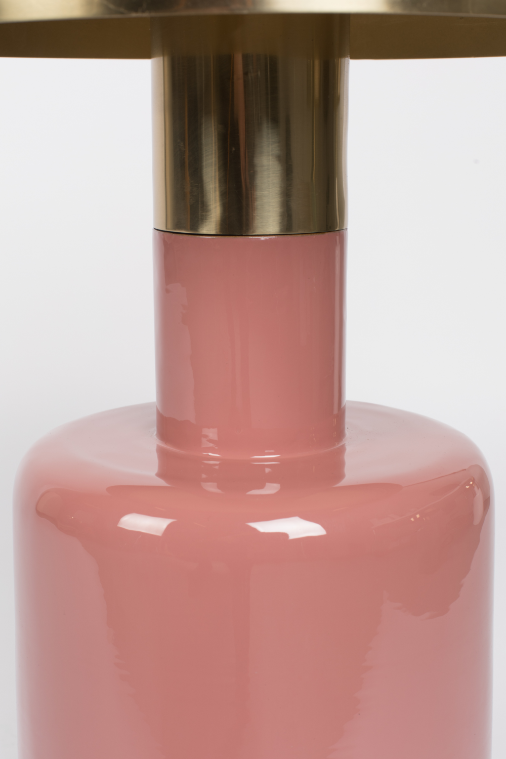 Table d'appoint sculpturale en émail rose
