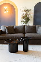 Table d'appoint noire sur pied