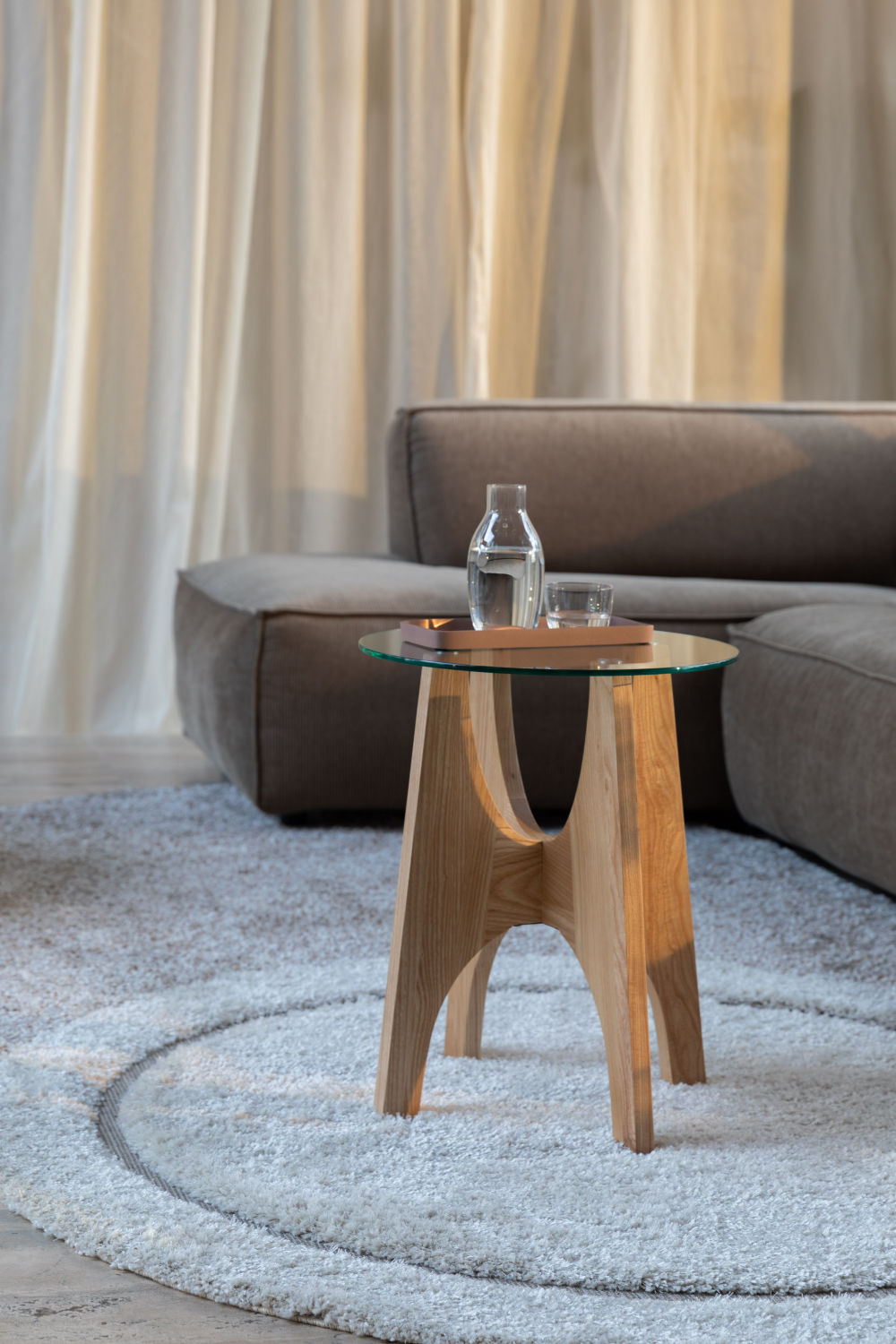 Table d'appoint moderne en frêne