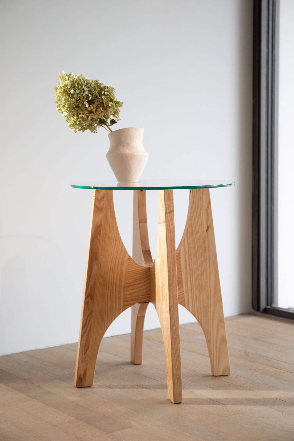 Table d'appoint moderne en frêne