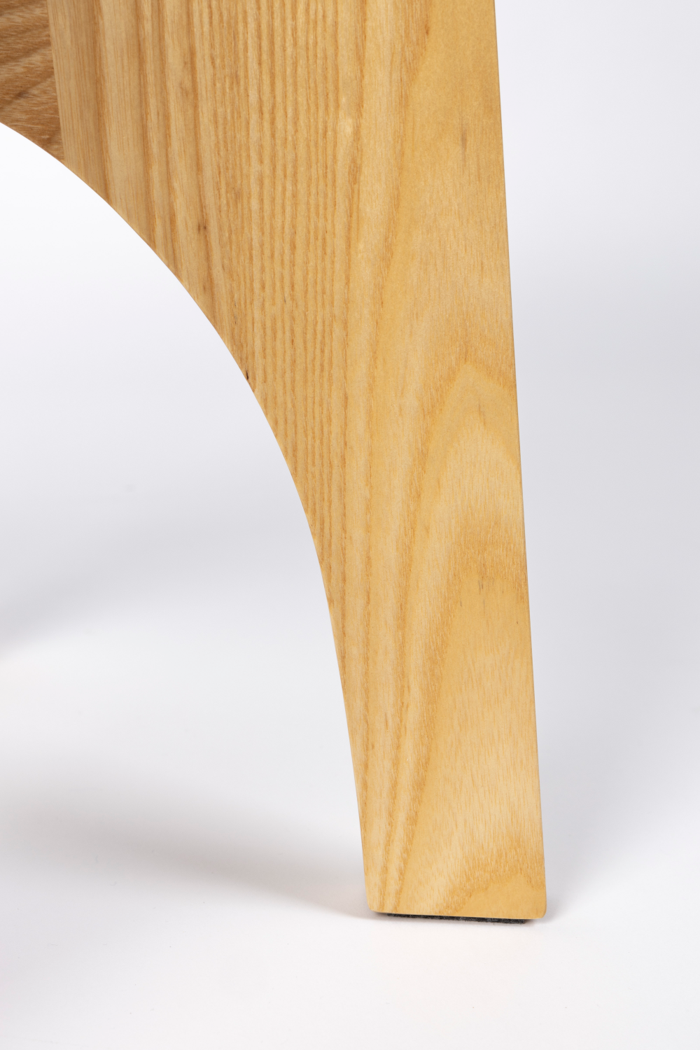 Table d'appoint moderne en frêne