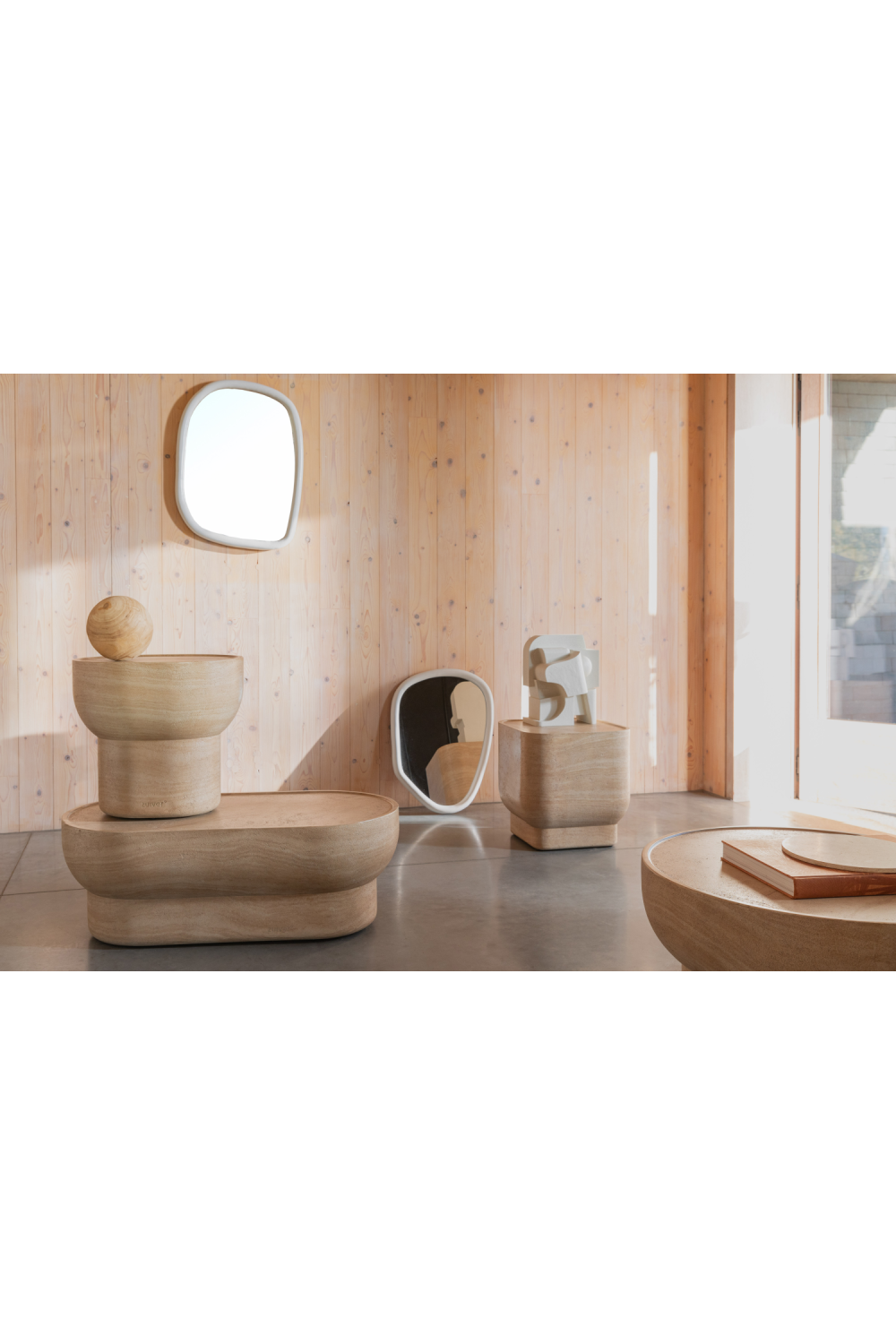 Table d'appoint minimaliste en travertin