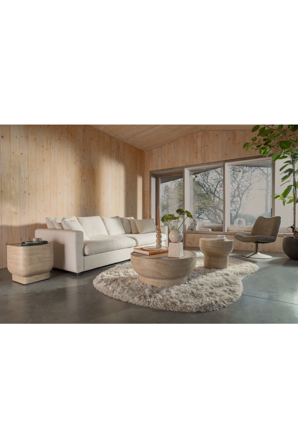 Table d'appoint minimaliste en travertin