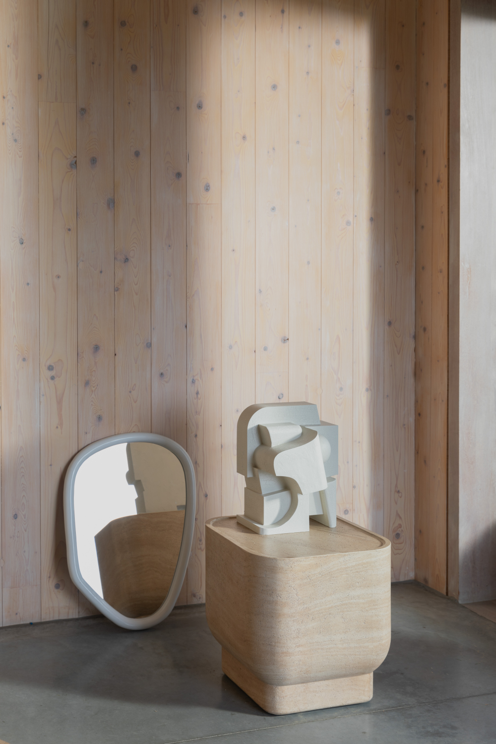 Table d'appoint minimaliste en travertin