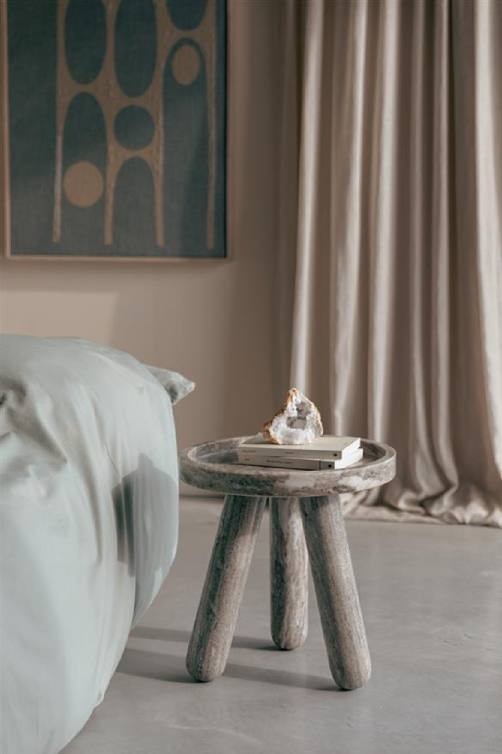 Table d'appoint trépied en marbre brun