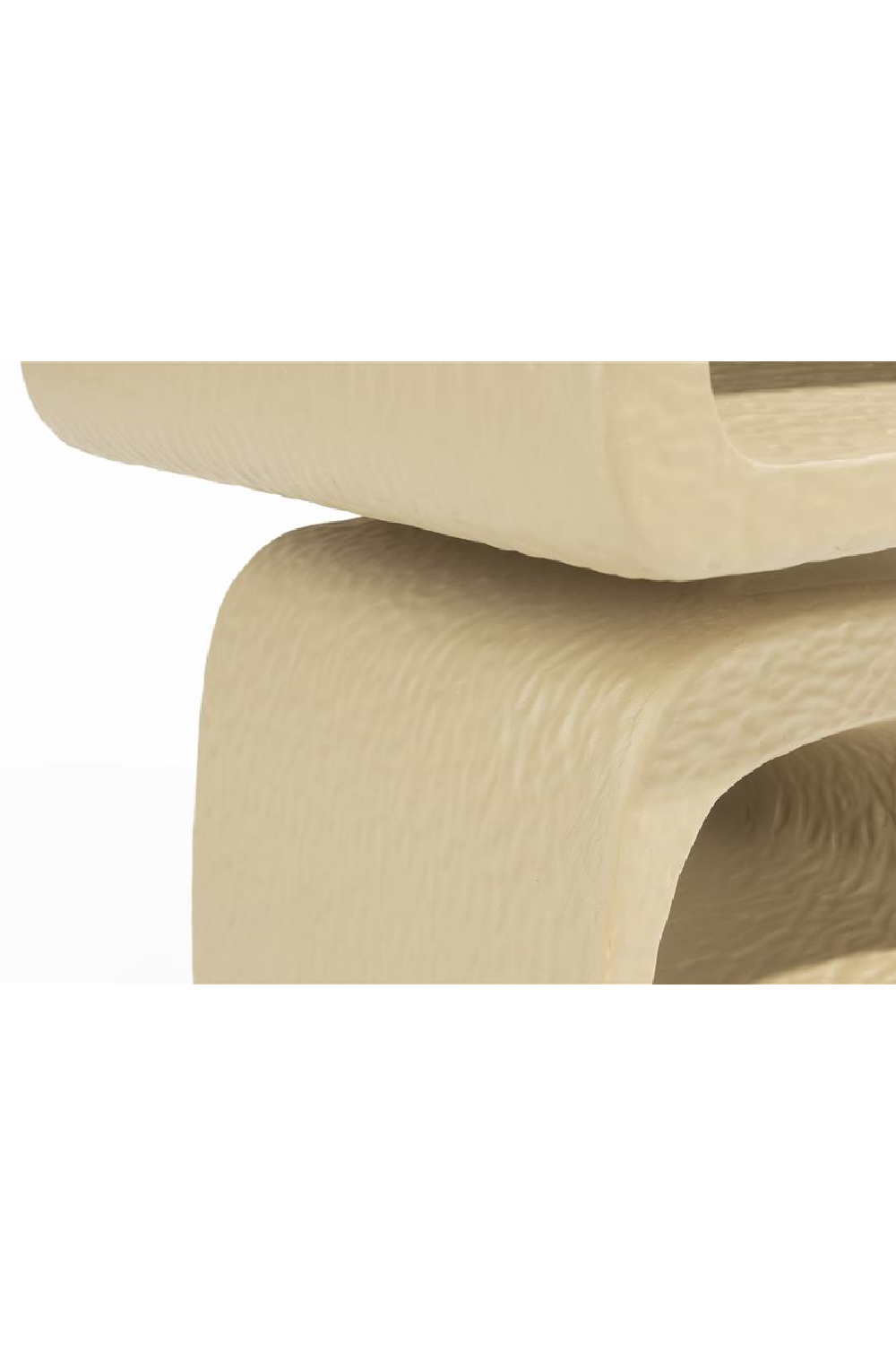 Table d'appoint en résine beige